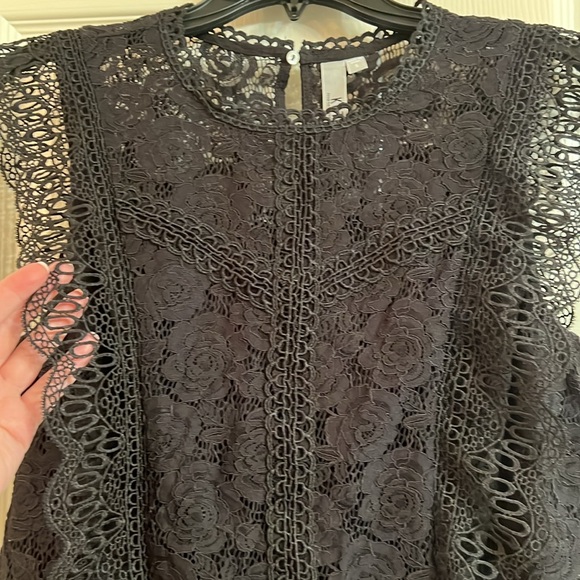 Beautiful Lace Sleeveless Top - Picture 2 of 8